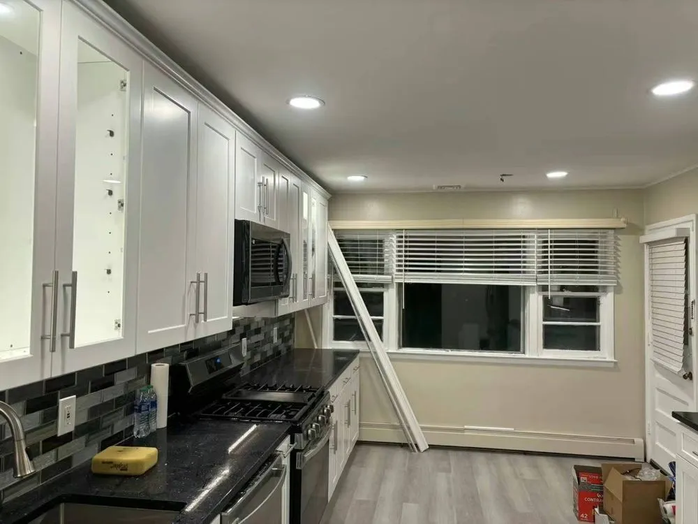 Slide of Lia Handyman