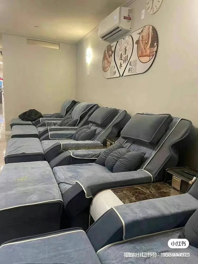 Slide of Lia Handyman