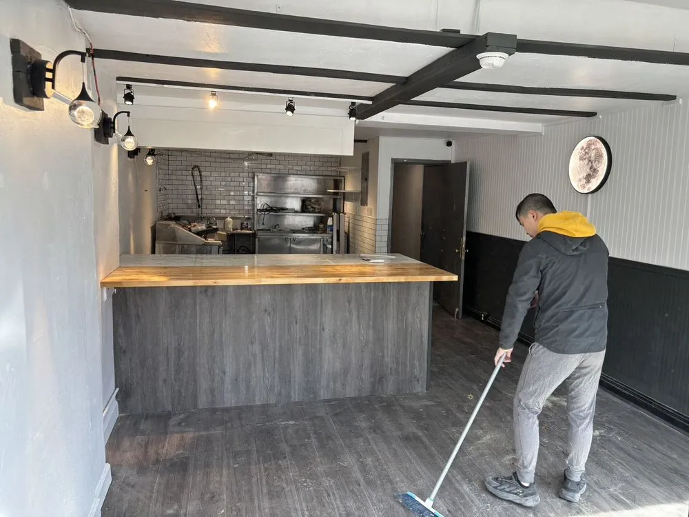 Slide of Lia Handyman