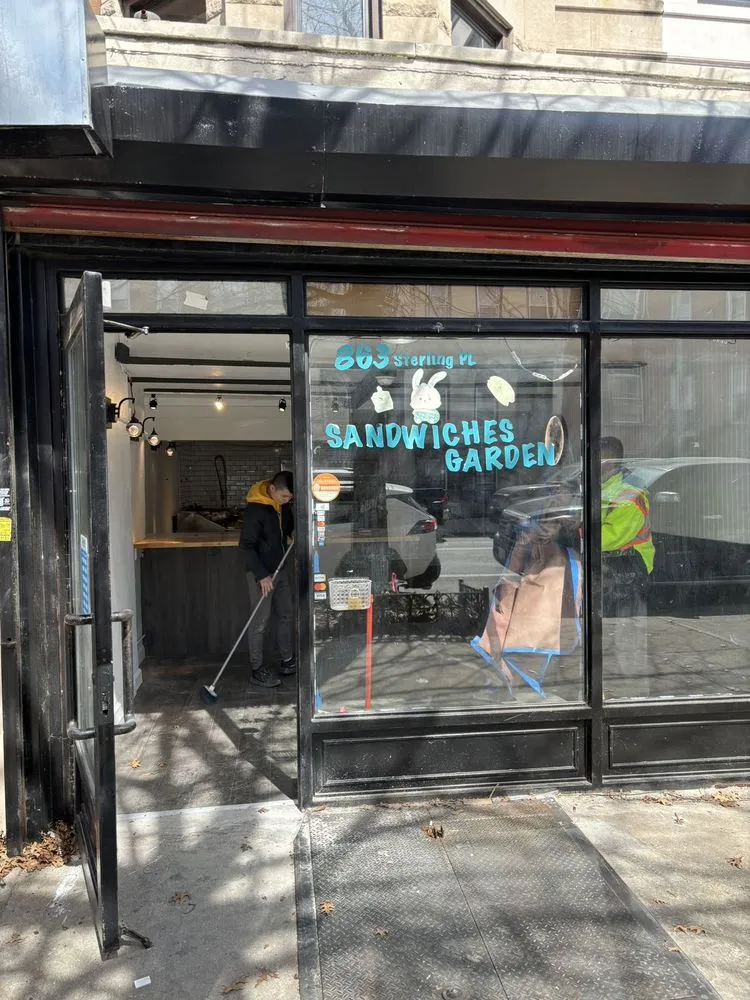 Slide of Lia Handyman