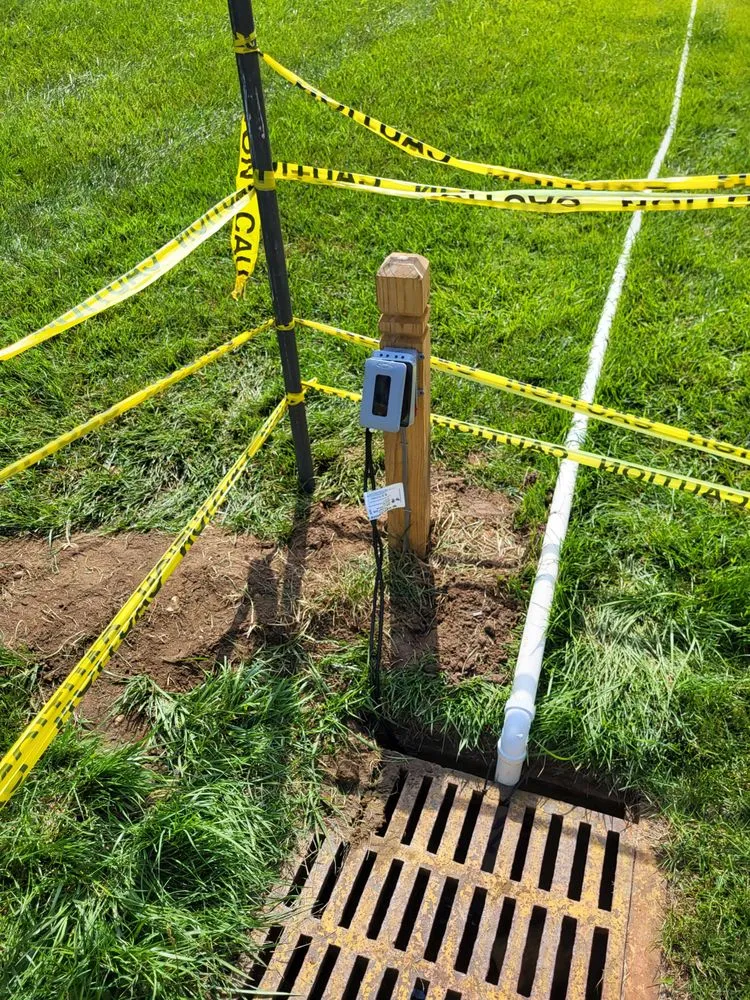 Affordable electrician providing emergency electrical service in , 