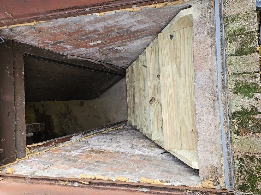 Reliable electrician providing circuit breaker repair in , 