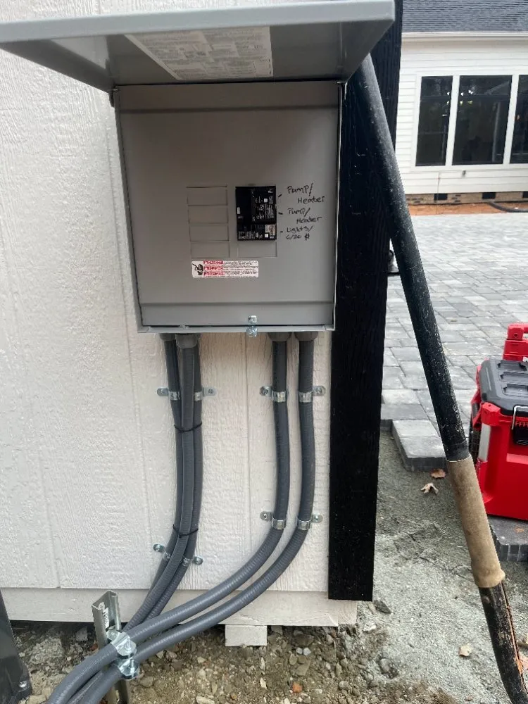 Certified electrician providing electrical repair in , 