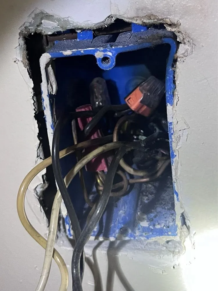 Slide of Light Source Electric