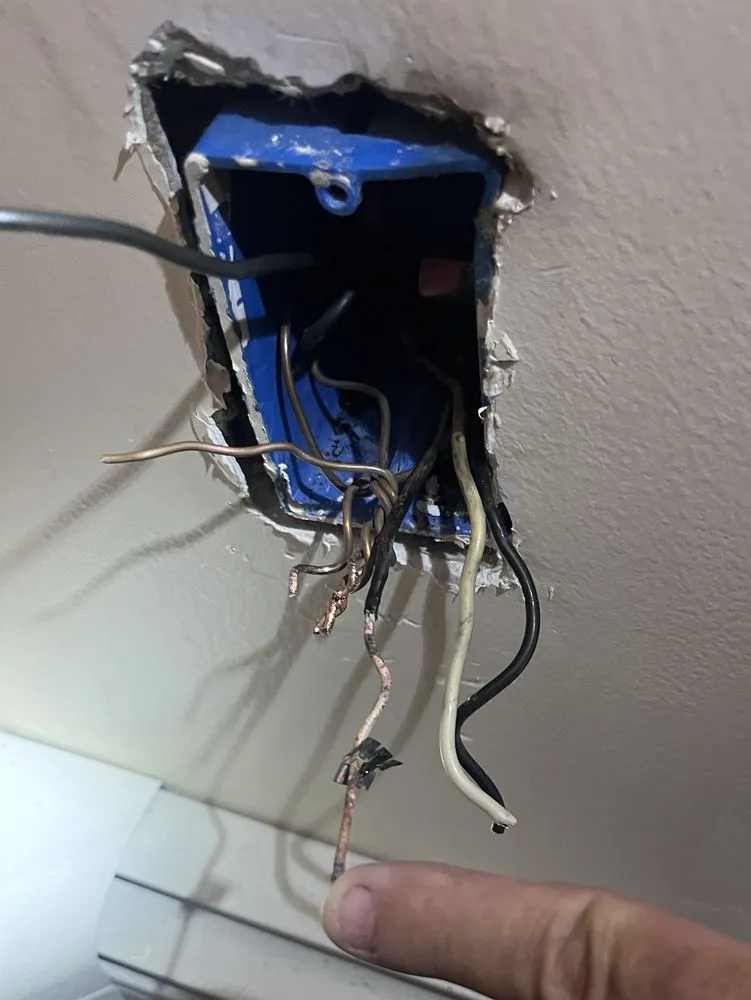 Slide of Light Source Electric