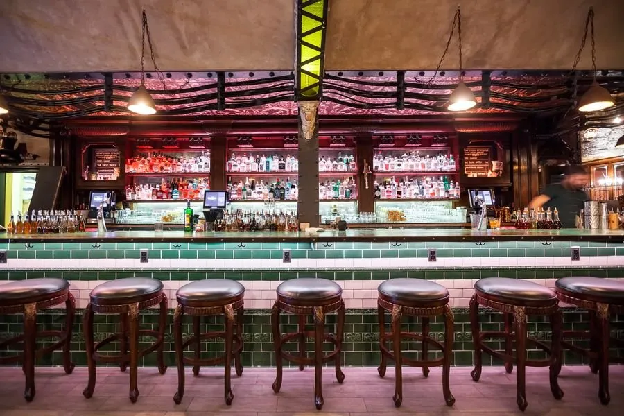 Emergency electrician providing lighting installation in , 