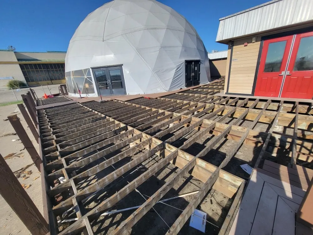 Licensed electrician providing circuit breaker repair in , 