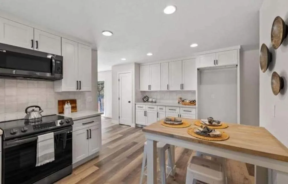 Slide of Lightline Electric