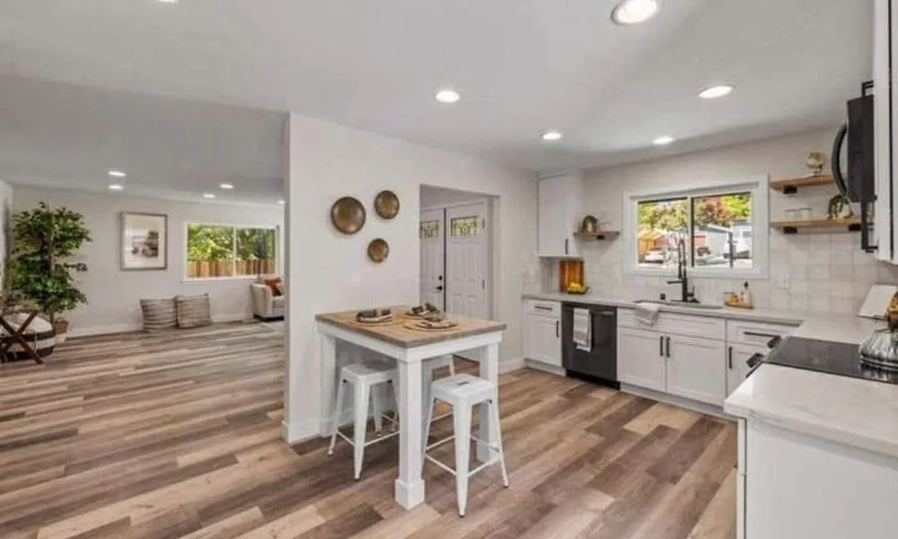 Slide of Lightline Electric