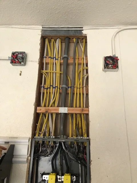 Emergency electrician providing circuit breaker repair in ,