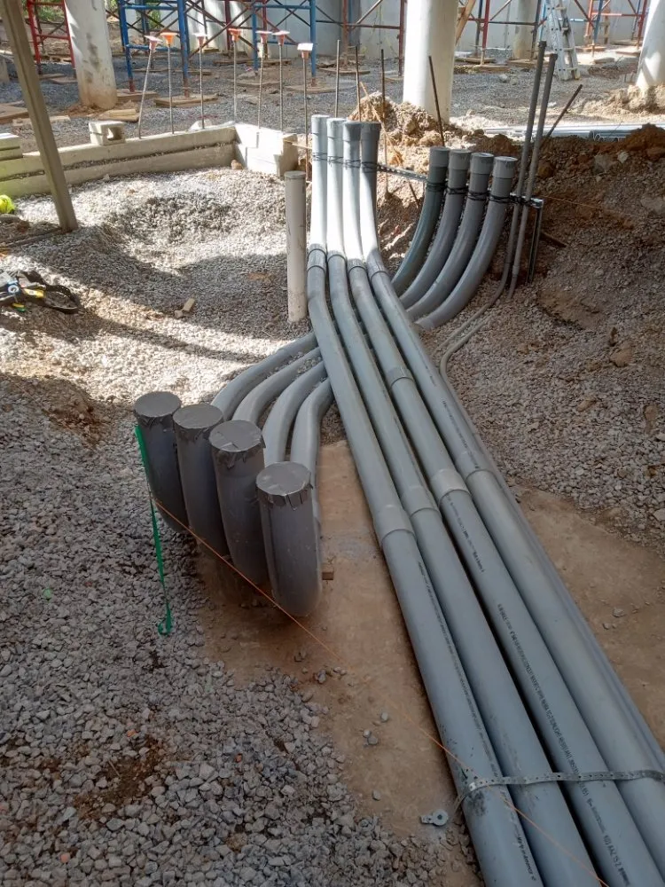 Expert electrician providing emergency electrical service in ,