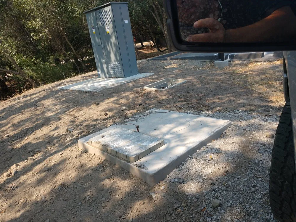 Emergency electrician providing outlet and switch repair in , 