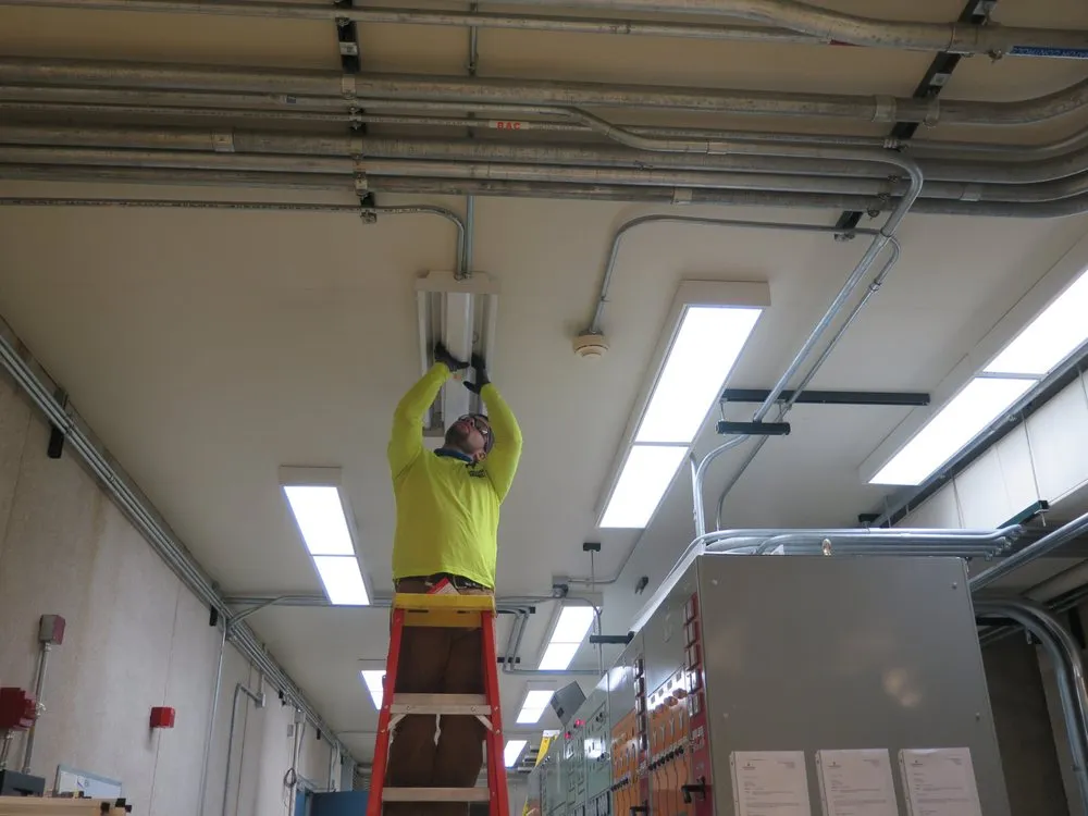 Slide of Lightning Mobile Electric