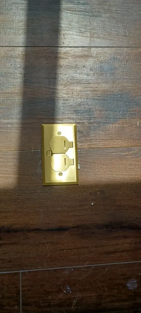 Slide of Lightning Power Solutions