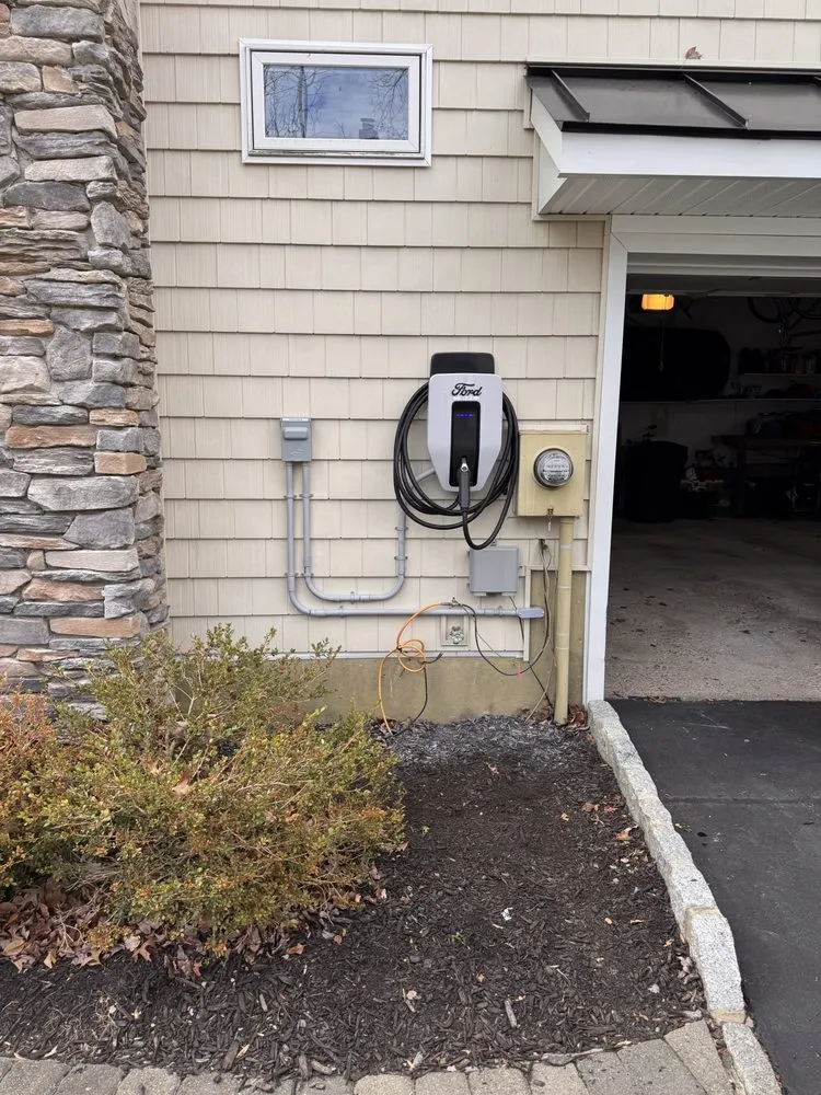 Emergency electrician providing wiring installation in Middletown Township, NJ - Lightning T