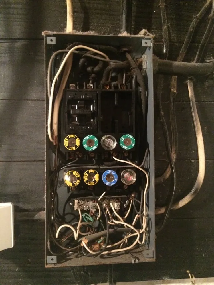 Licensed electrical repair in St Louis, MO by Lights & Switches