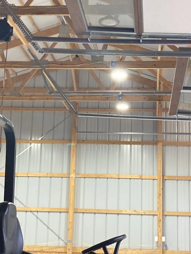 Affordable electrician providing electrical repair in , 