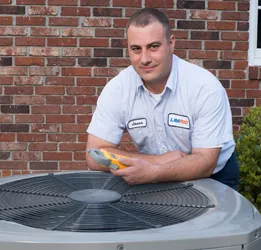 Licensed electrician providing electrical repair in , 