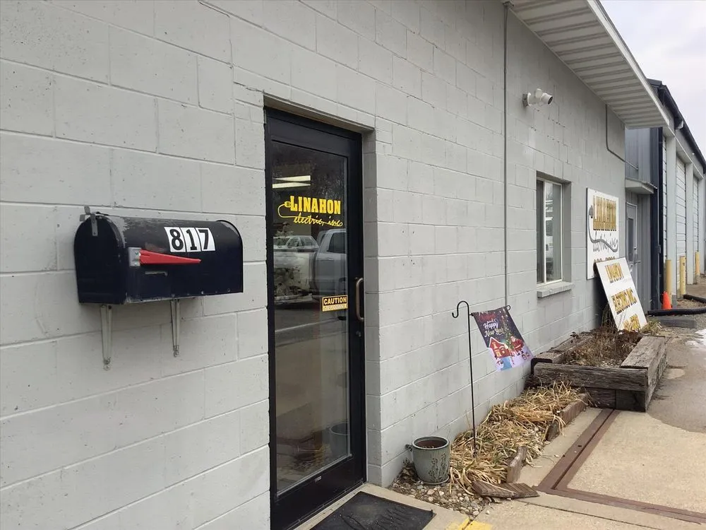 Licensed circuit breaker repair experts serving ,  - Linahon Electric