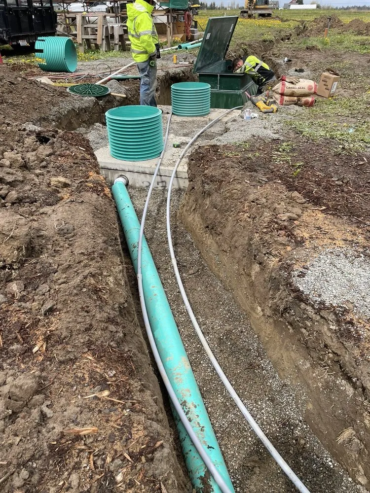 Licensed electrician providing circuit breaker repair in , 