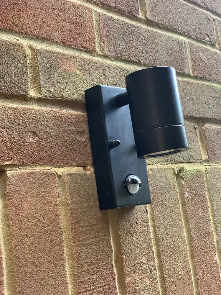 Slide of Lineage 24 Hour Electrician