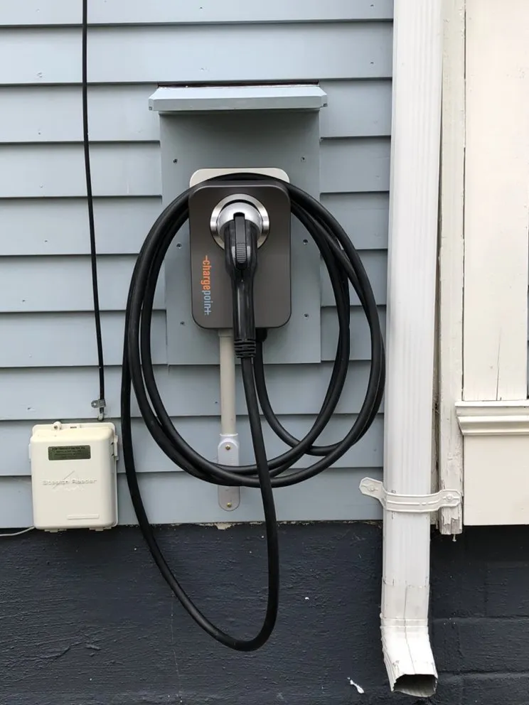 Slide of Linscott Electric