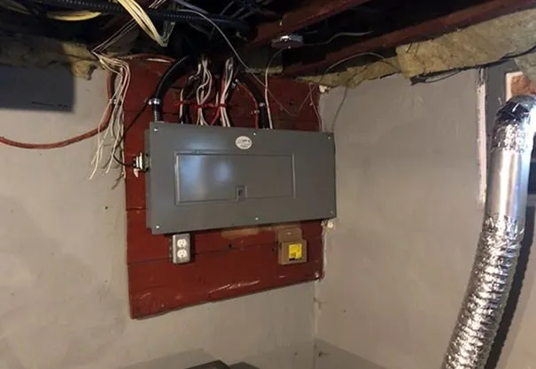 Licensed electrical service for homes in outlet and switch repair, by