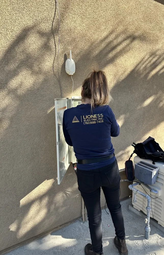 Slide of Lioness Electric