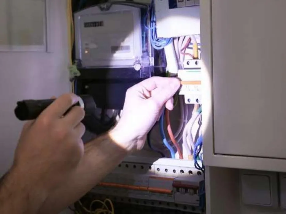 Slide of Lite Guy Electrical Services