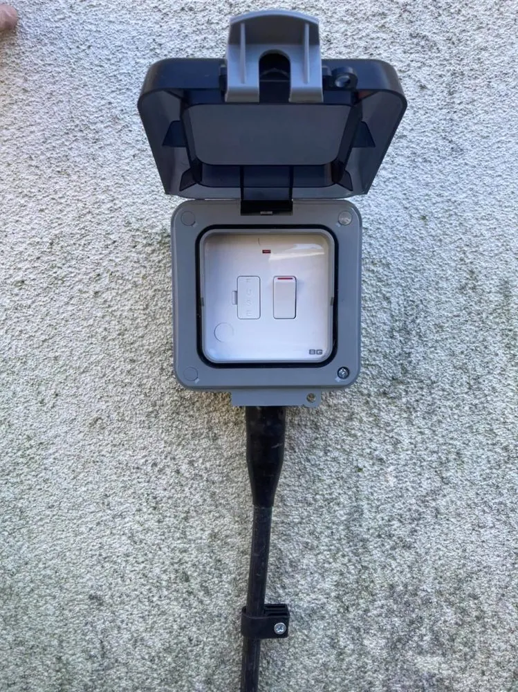 Slide of Live Electrical Contractors