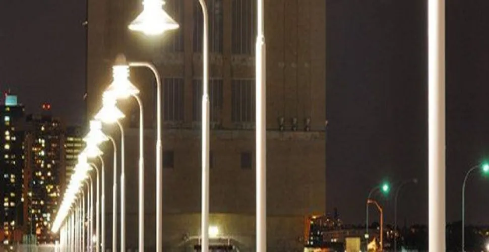 Professional electrician providing lighting installation in , 