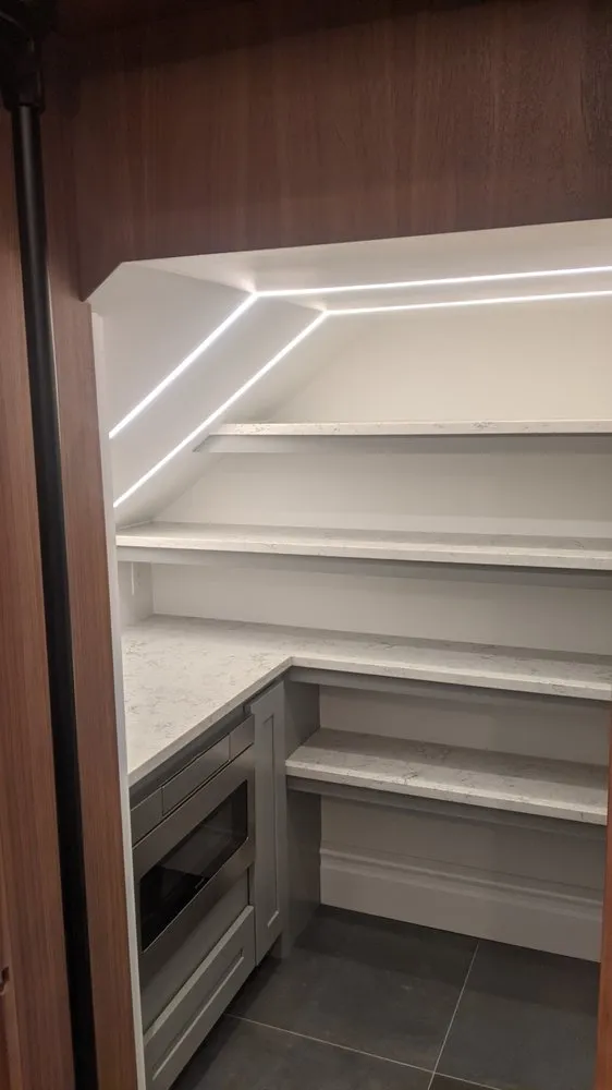 Emergency circuit breaker repair in ,  by Livewire Service Group