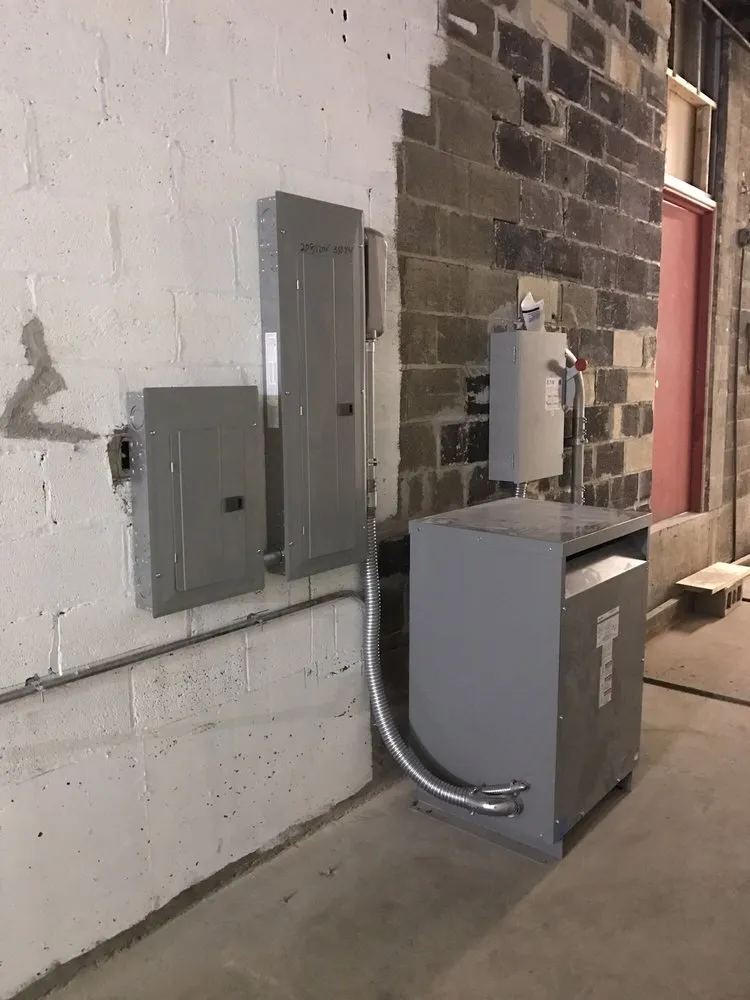 Emergency electrical service for homes in lighting installation,  by 