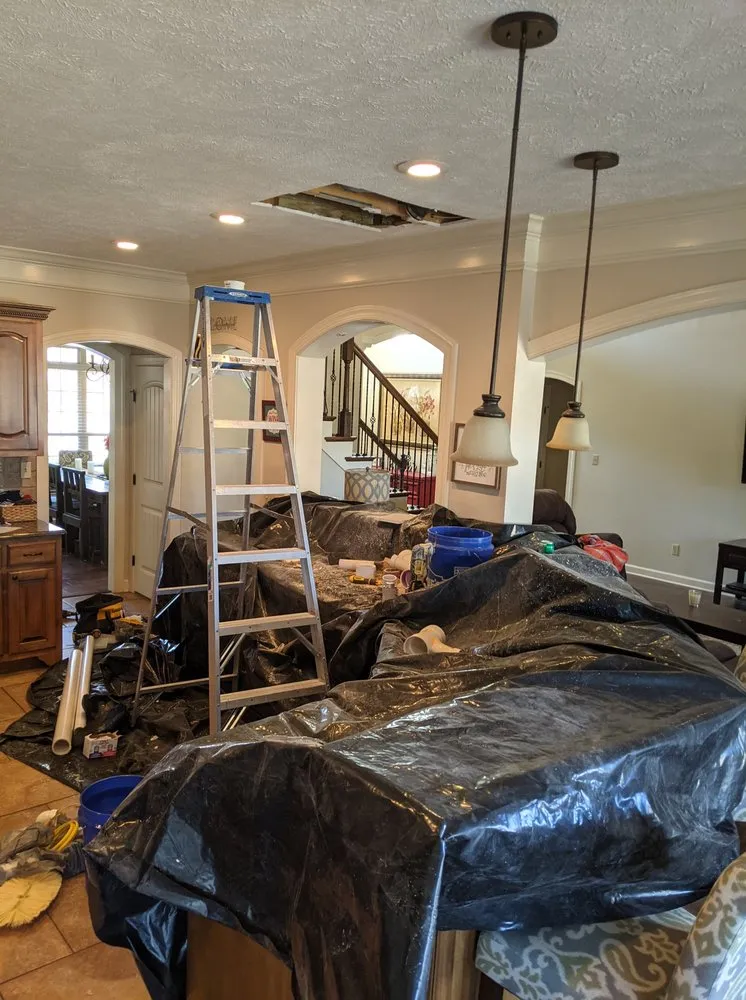 Trusted electrician providing emergency electrical service in , 