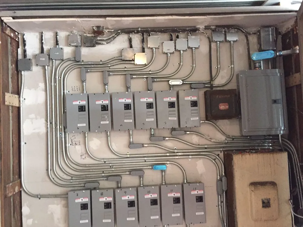 Professional electrician providing circuit breaker repair in , 