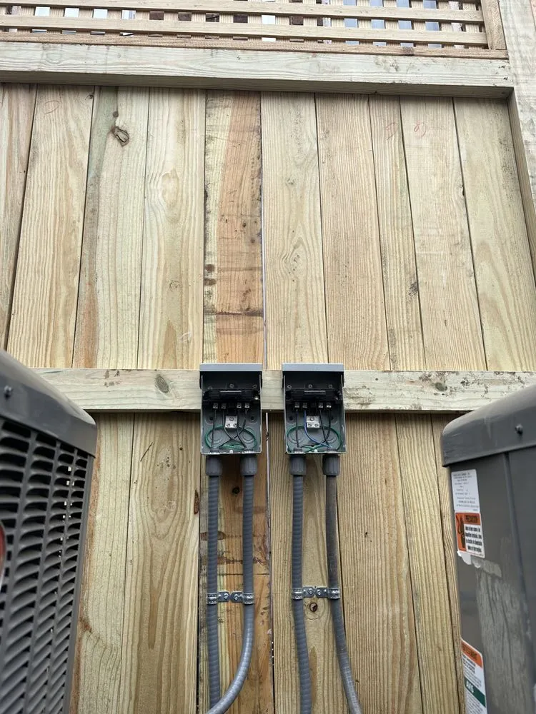 Expert electrician providing electrical repair in , 