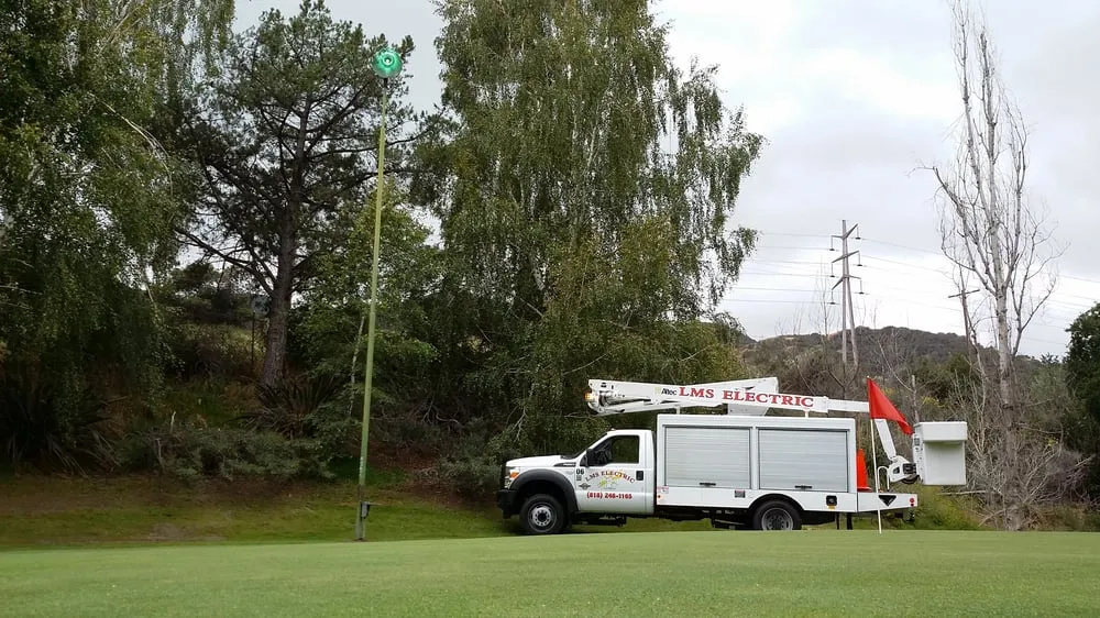 Professional electrician providing electrical repair in Montrose, CA - LMS Electric