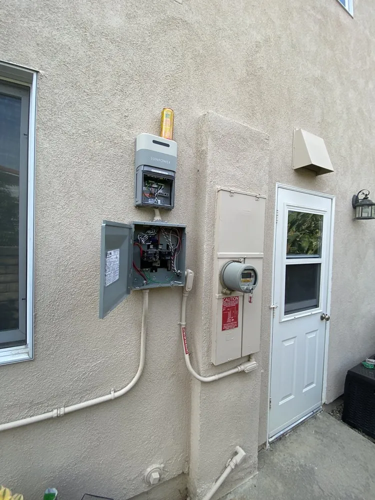 Professional emergency electrical service experts serving San Fernando Valley, CA - Lobo Renewable Service Co