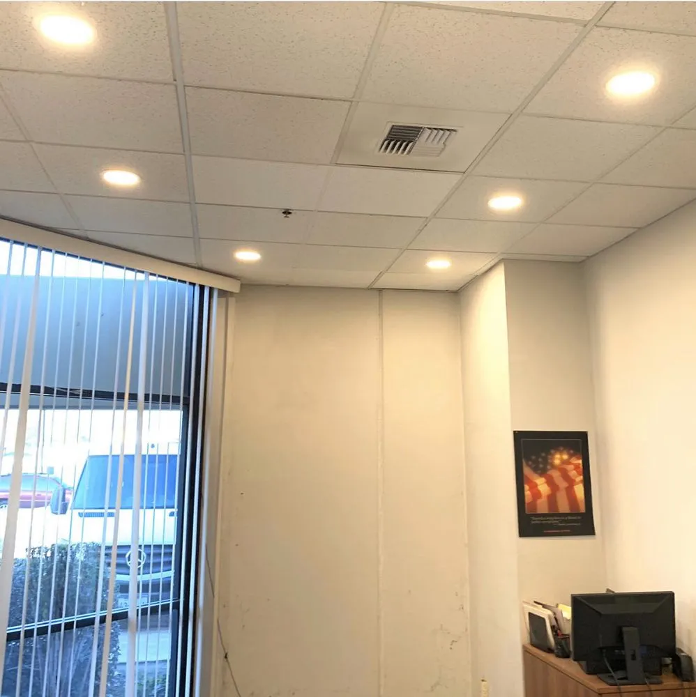 Certified outlet and switch repair in , by Lobos Master Builder