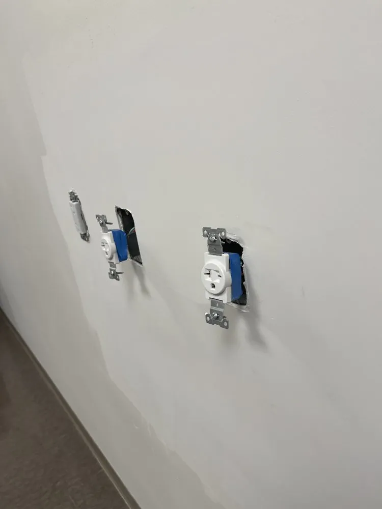 Certified circuit breaker repair service in South Richmond Hill, NY - Local Electric