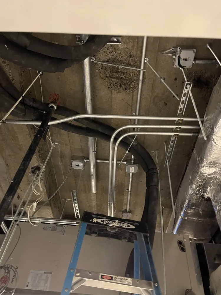 Professional emergency electrical service experts serving South Richmond Hill, NY - Local Electric