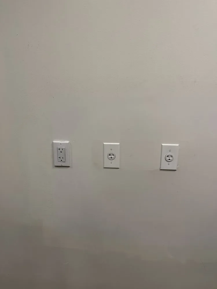Certified electrician providing lighting installation in South Richmond Hill, NY - Local Electric
