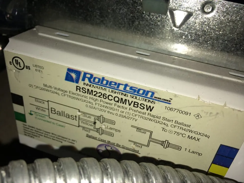 Licensed electrician providing electrical repair in , 