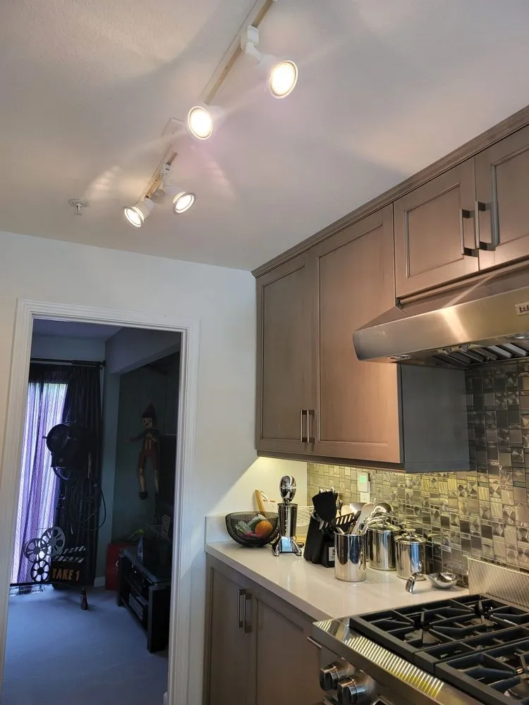 Slide of Local Electricians