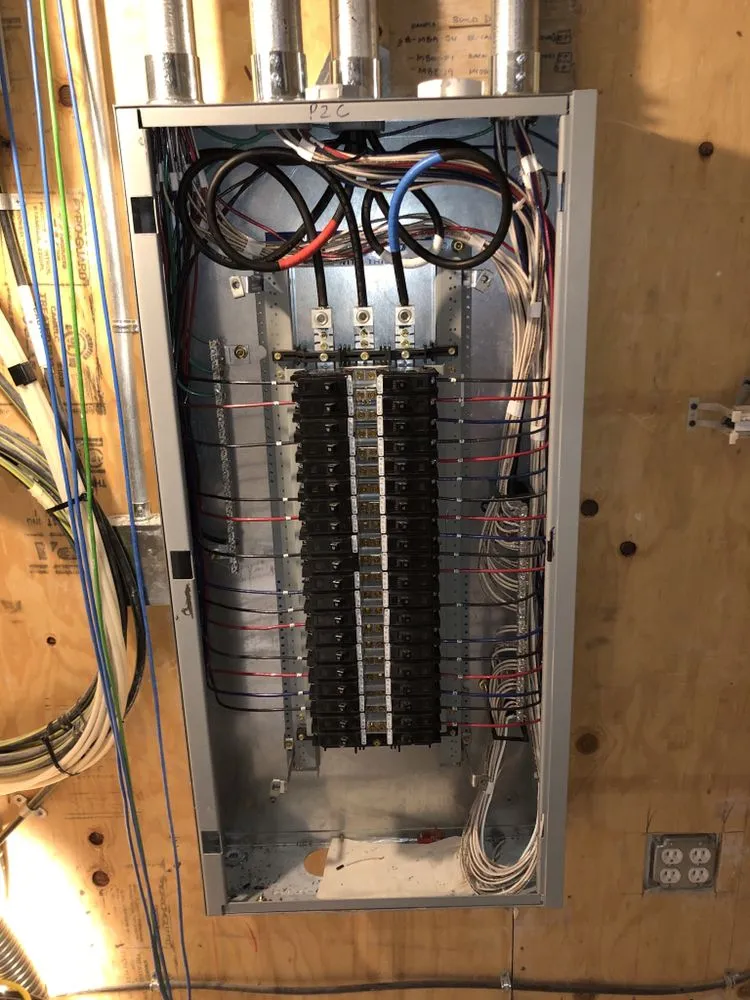 Certified electrician providing circuit breaker repair in ,