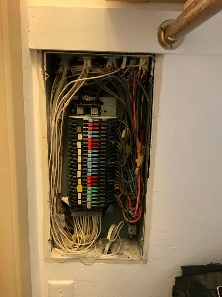 Slide of Local Electricians