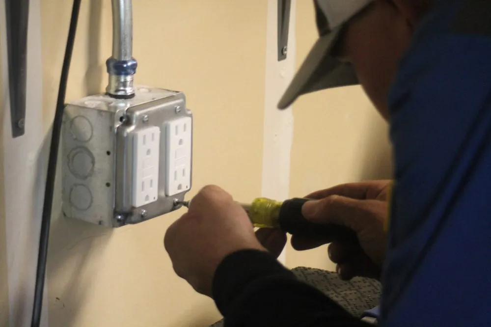 Slide of Local Wire Nutz