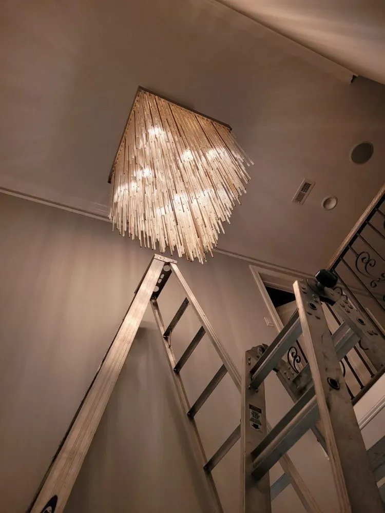 Licensed electrician providing emergency electrical service in , 