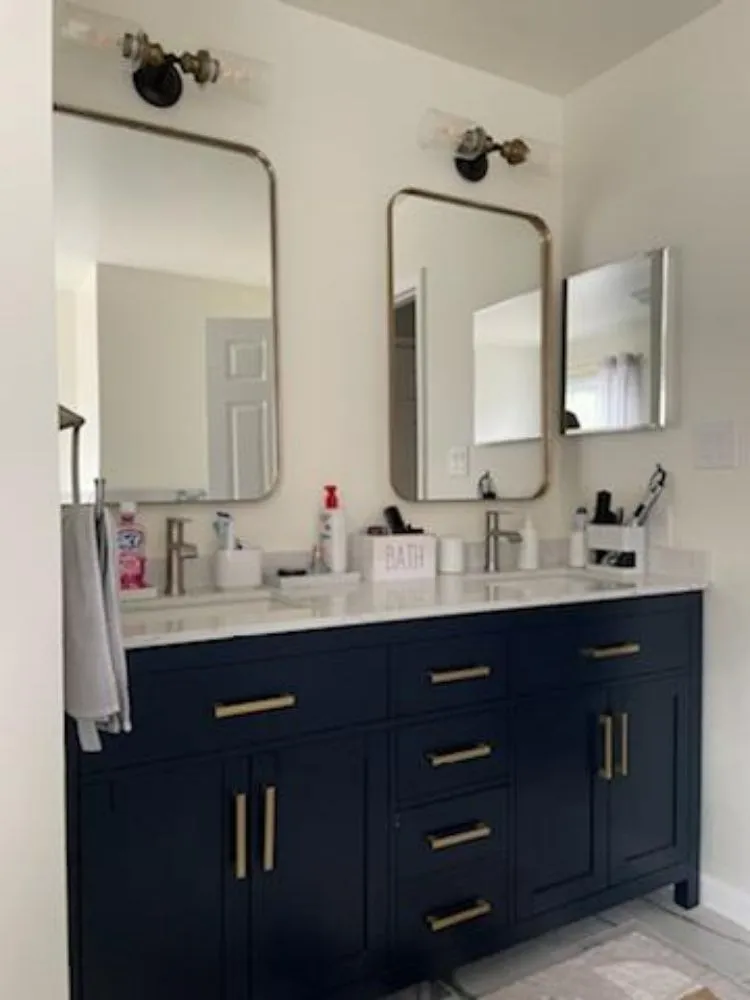 Reliable electrician providing electrical repair in , 