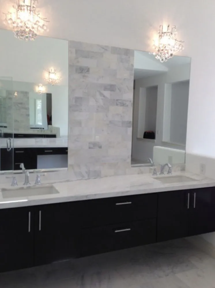 Emergency electrician providing electrical repair in , 